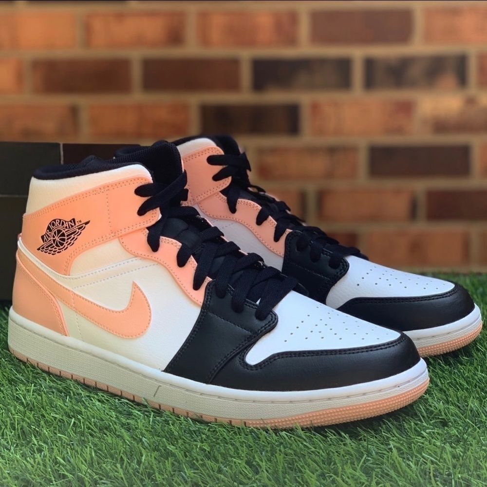 Jordan 1 Mid Artic Orange size 11 NWB